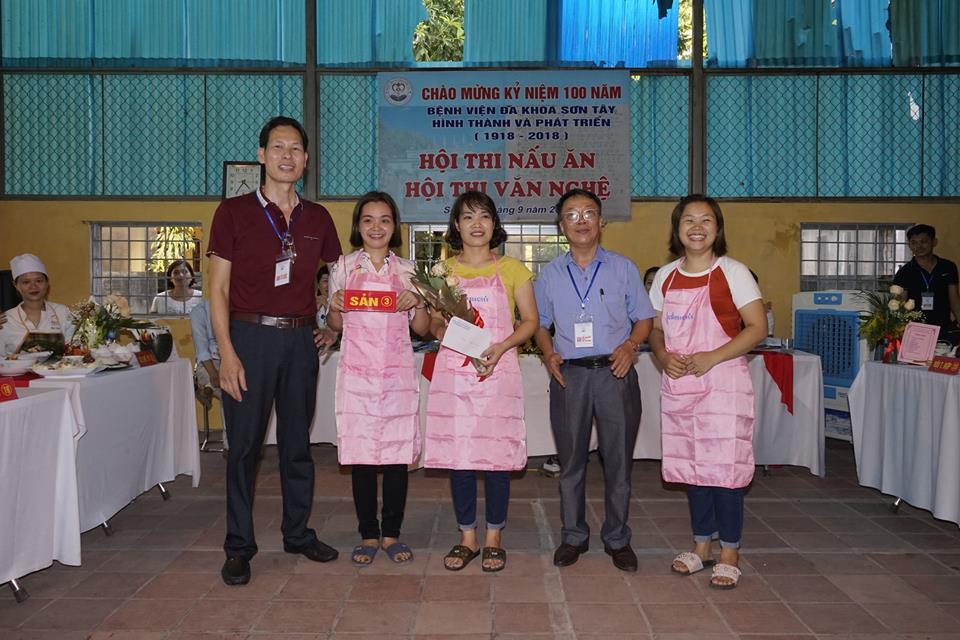 “Hội thi nấu ăn chào mừng kỷ niệm 100 năm Bệnh viện đa khoa Sơn Tây hình thành và phát triển”