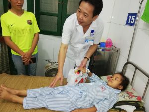 Bệnh viện đa khoa Sơn Tây tặng quà cho các bệnh nhi nhân dịp Tết Trung thu