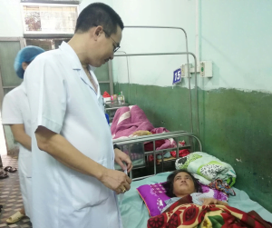 Tặng quà cho người bệnh có hoàn cảnh khó khăn, mắc bệnh hiểm nghèo