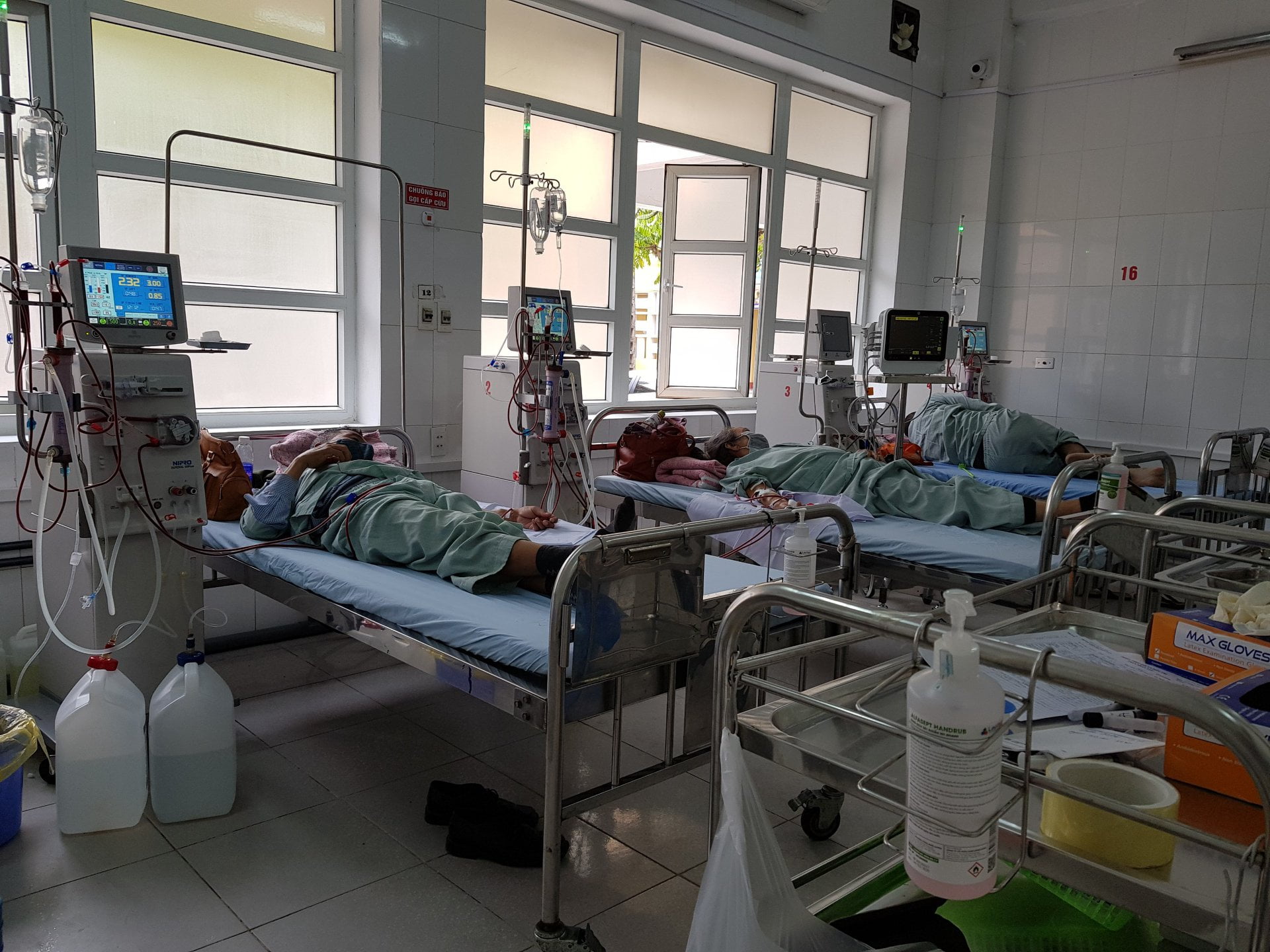 HIỆU QUẢ CỦA CHẠY THẬN NHÂN TẠO Ở BỆNH VIỆN ĐA KHOA SƠN TÂY