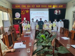 TIẾP TỤC KHEN THƯỞNG “NHỮNG CHIẾN BINH ÁO TRẮNG” HOÀN THÀNH XUẤT SẮC NHIỆM VỤ TRỞ VỀ VÀ KHEN THƯỞNG KÍP LỌC THẬN NHÂN TẠO