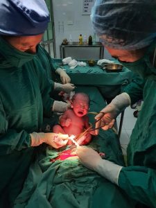 CỨU SỐNG THAI PHỤ VỠ TỬ CUNG TẠI VỊ TRÍ SẸO MỔ LẤY THAI CŨ