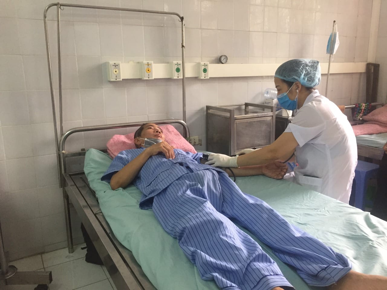 TRAO YÊU THƯƠNG ĐỂ CÒN MÃI