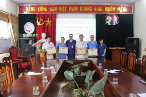 SỞ Y TẾ HÀ NỘI KHEN THƯỞNG CÁC CÁ NHÂN CÓ THÀNH TÍCH CỨU SỐNG BỆNH NHÂN NẶNG