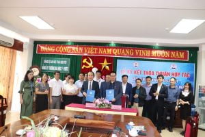 KÝ KẾT HỢP TÁC GIỮA BỆNH VIỆN ĐA KHOA SƠN TÂY VÀ TRƯỜNG ĐẠI HỌC Y DƯỢC THÁI NGUYÊN