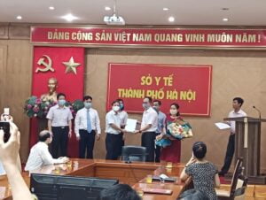 CÔNG BỐ VÀ TRAO QUYẾT ĐỊNH BỔ NHIỆM CHỨC VỤ PHÓ GIÁM ĐỐC BỆNH VIỆN