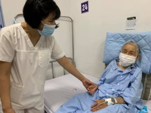 THAY KHỚP HÁNG CHO BỆNH NHÂN 101 TUỔI