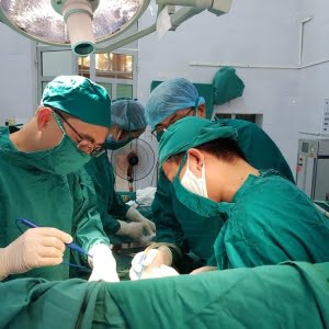 BVĐK Sơn Tây triển khai kỹ thuật phẫu thuật K tuyến giáp.