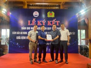 KÝ KẾT QUY CHẾ PHỐI HỢP GIỮA CÔNG AN THỊ XÃ SƠN TÂY VÀ BỆNH VIỆN ĐA KHOA SƠN TÂY VỀ CÔNG TÁC ĐẢM BẢO AN NINH , TRẬT TỰ TRONG LĨNH VỰC Y TẾ.