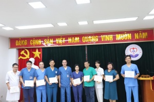 TRAO CHỨNG CHỈ “ PHƯƠNG PHÁP DẠY – HỌC LÂM SÀNG CHO NGƯỜI GIẢNG DẠY THỰC HÀNH TRONG ĐÀO TẠO KHỐI NGÀNH SỨC KHỎE