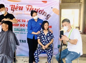 Cắt tóc miễn phí cho Bệnh nhân và người nhà bệnh nhân tại BVĐK Sơn Tây