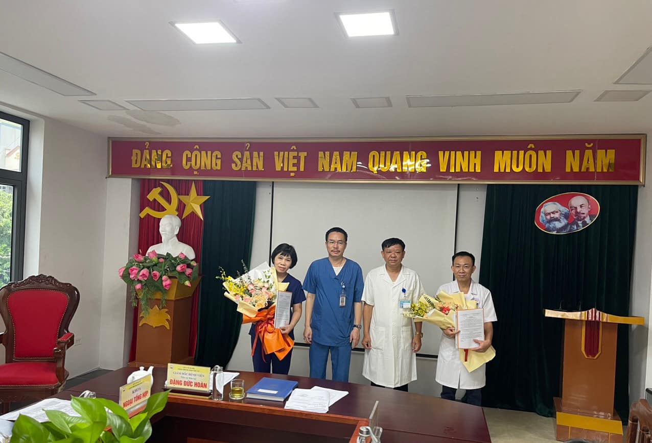 BỆNH VIỆN ĐA KHOA SƠN TÂY CÔNG BỐ QUYẾT ĐỊNH BỔ NHIỆM LẠI LÃNH ĐẠO MỘT SỐ KHOA