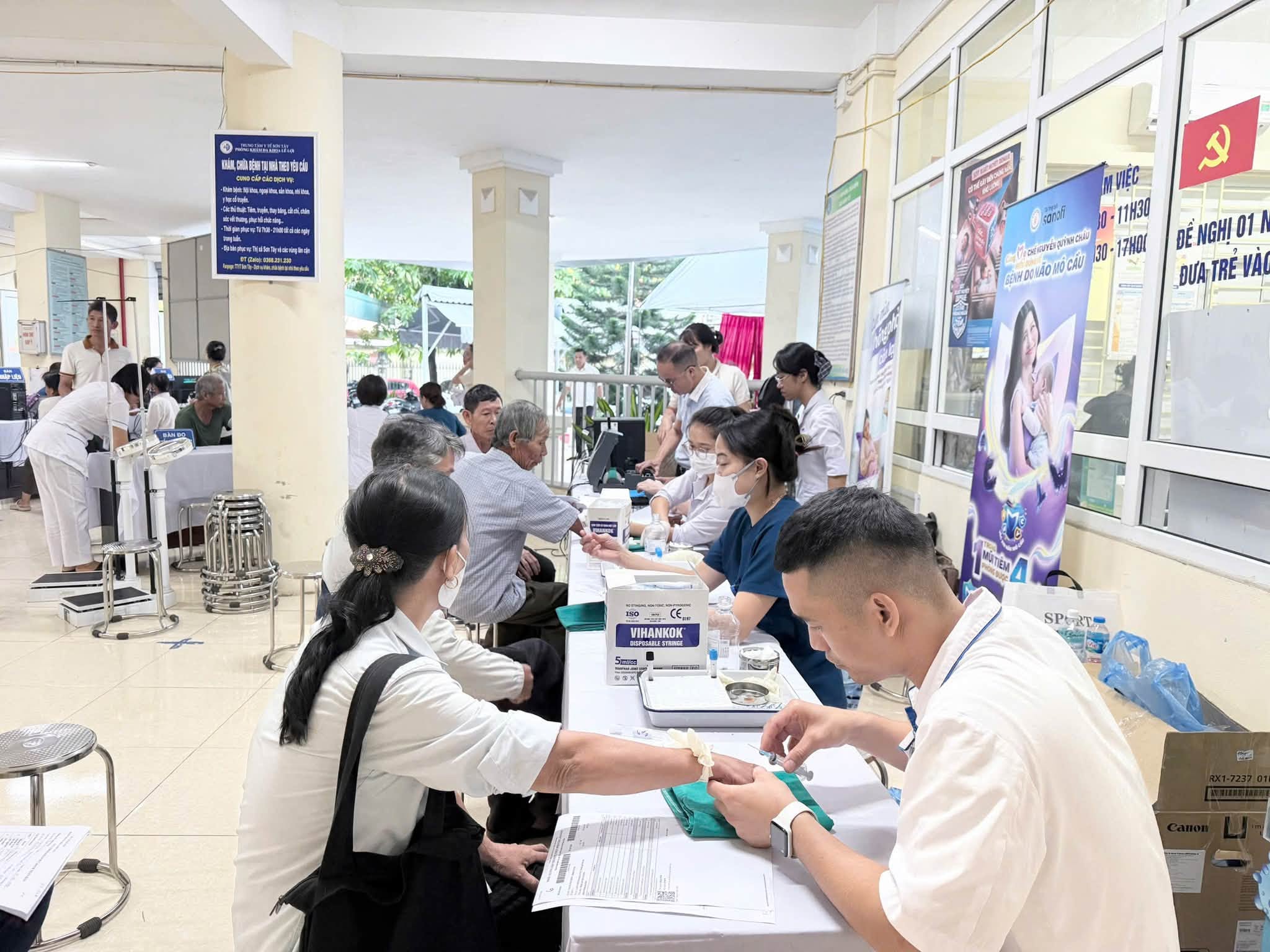 💙 HƠN 400 LƯỢT NGƯỜI DÂN PHƯỜNG SƠN TÂY ĐƯỢC KHÁM SỨC KHỎE TRONG NGÀY HÔM NAY 💙