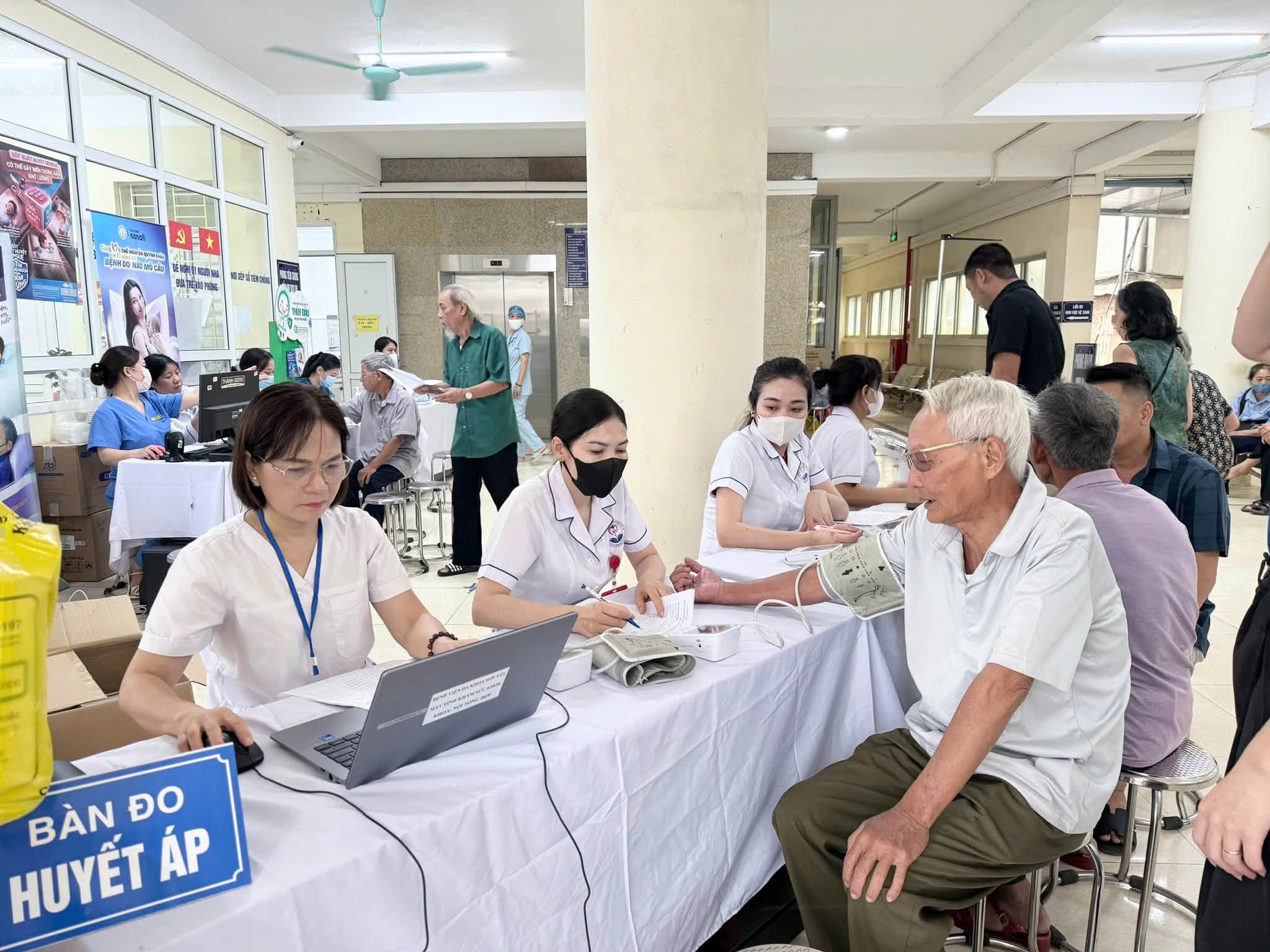 📣 BỆNH VIỆN ĐA KHOA SƠN TÂY TIẾP TỤC KHÁM SỨC KHỎE CHO NHÂN DÂN PHƯỜNG SƠN TÂY