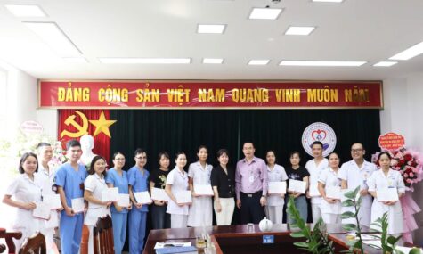 BỆNH VIỆN ĐA KHOA SƠN TÂY TỔ CHỨC LỄ TỔNG KẾT VÀ TRAO CHỨNG NHẬN KHÓA ĐÀO TẠO “NGHIÊN CỨU KHOA HỌC CƠ BẢN TRONG Y HỌC”